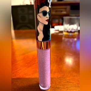 NEW 2 glittery lipsticks💄💄Doesn’t rub off. Last for hours👄$10/each.